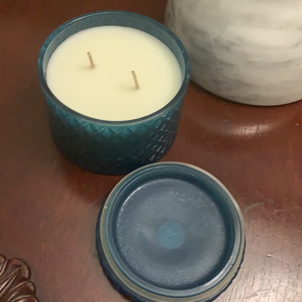 Tahitian Vanilla Candle LAST ONE!!! - Picture 4 of 4